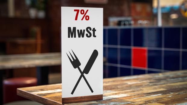 German Restaurant Chains Pocket €3.6 Billion VAT Cut While Diners Pay the Same