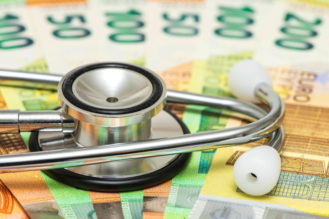 A collage of money bills and a stethoscope, symbolizing the financial and health aspects of the Krankenkasse decision