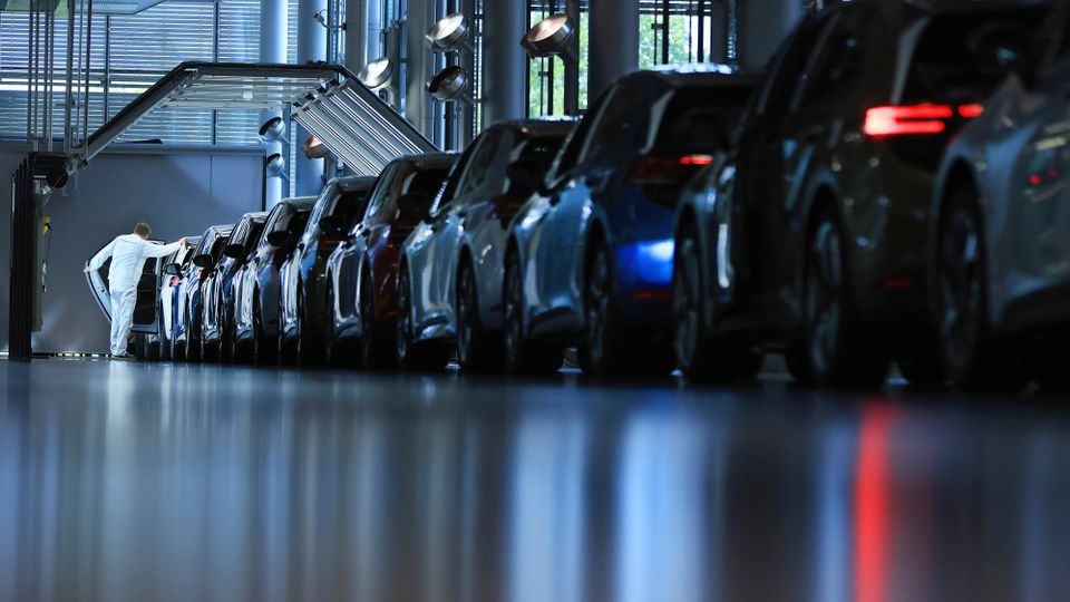Nach vorn unterwegs: Autos des Volkswagen-Konzerns (im Bild die ID.3-Produktion in Dresden) haben sich seit Jahresbeginn am häufigsten verkauft
