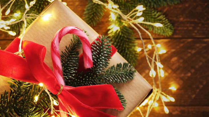 Weihnachtsgeschenk unter dem Christbaum