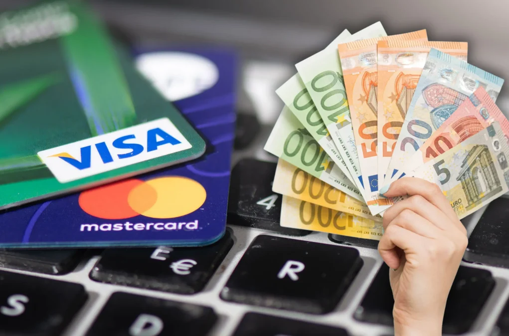 Credit cards and cash representing the refund