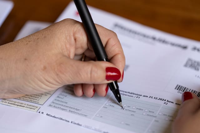 Swiss taxation system with individual and family tax calculations