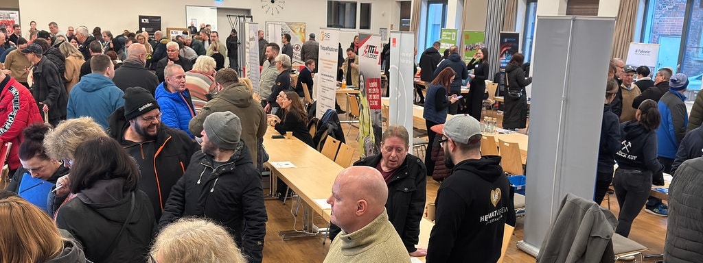 Menschen bei einer Informationsveranstaltung