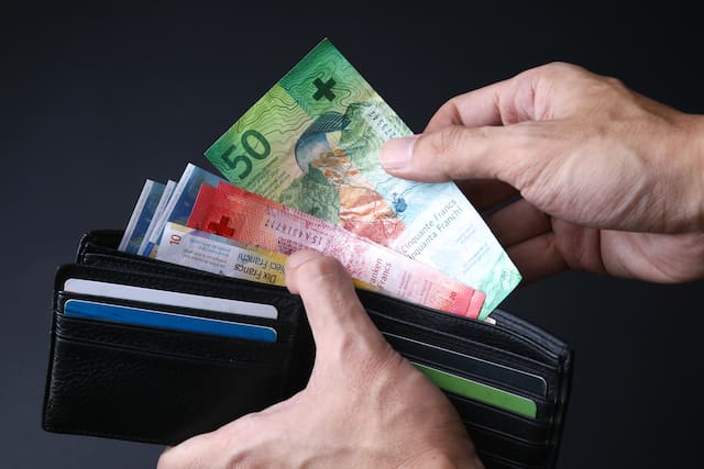 Swiss student investing and health insurance challenges