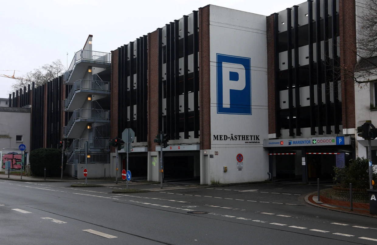 Durch dieses Parkhaus kamen die Einbrecher