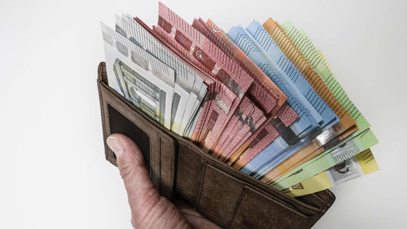 Why Normalverdiener Stay Silent: The Invisible Majority in Germany’s Online Finance Discussions