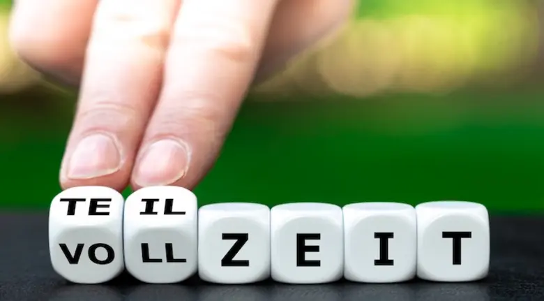 Würfel mit den Buchstaben Teil- bzw. Vollzeit