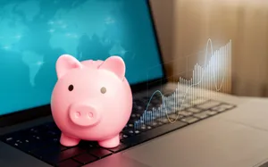 Sparschwein. Extrem niedrige Gebühren von ETFs verbessern deren Performance.