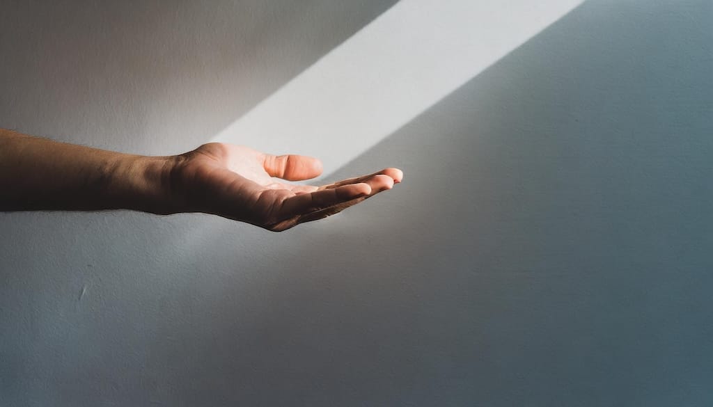 Illustration comparing bank fees versus neobroker execution costs