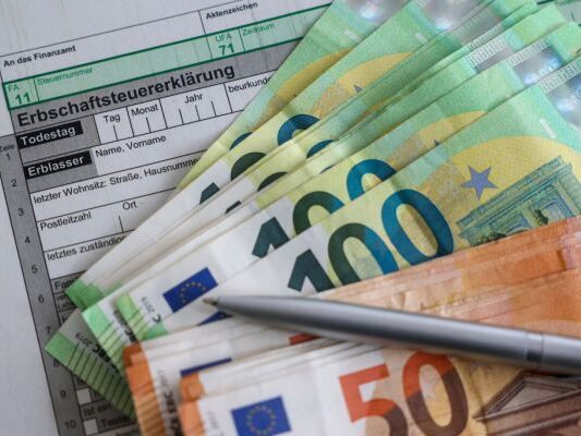 Map showing that 17 of 27 EU countries have an inheritance tax