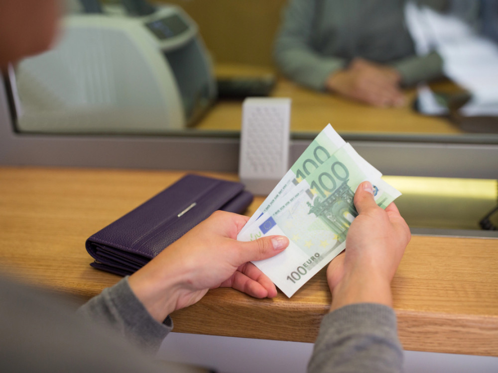 Od 50 do skoraj 100 evrov za bančni račun, in tisoči evrov razlike pri kreditih