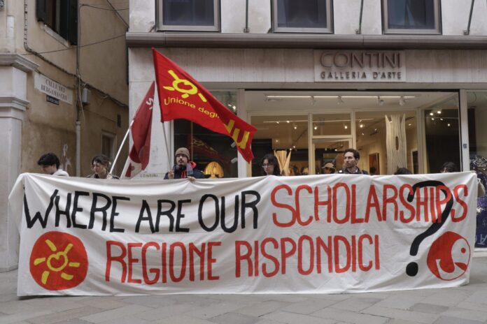 studenti universitari protesta borse di studio